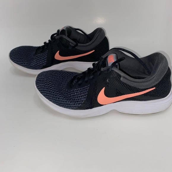 ‎Nike - Picture 2 of 5